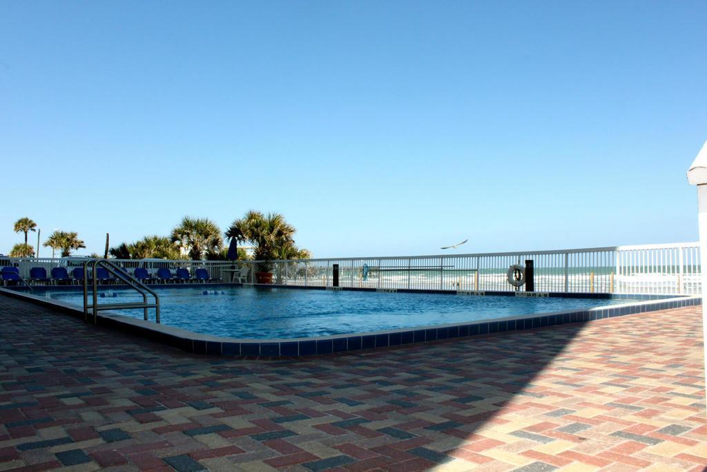 Comfort Inn & Suites Daytona Beach Oceanfront Exteriör bild
