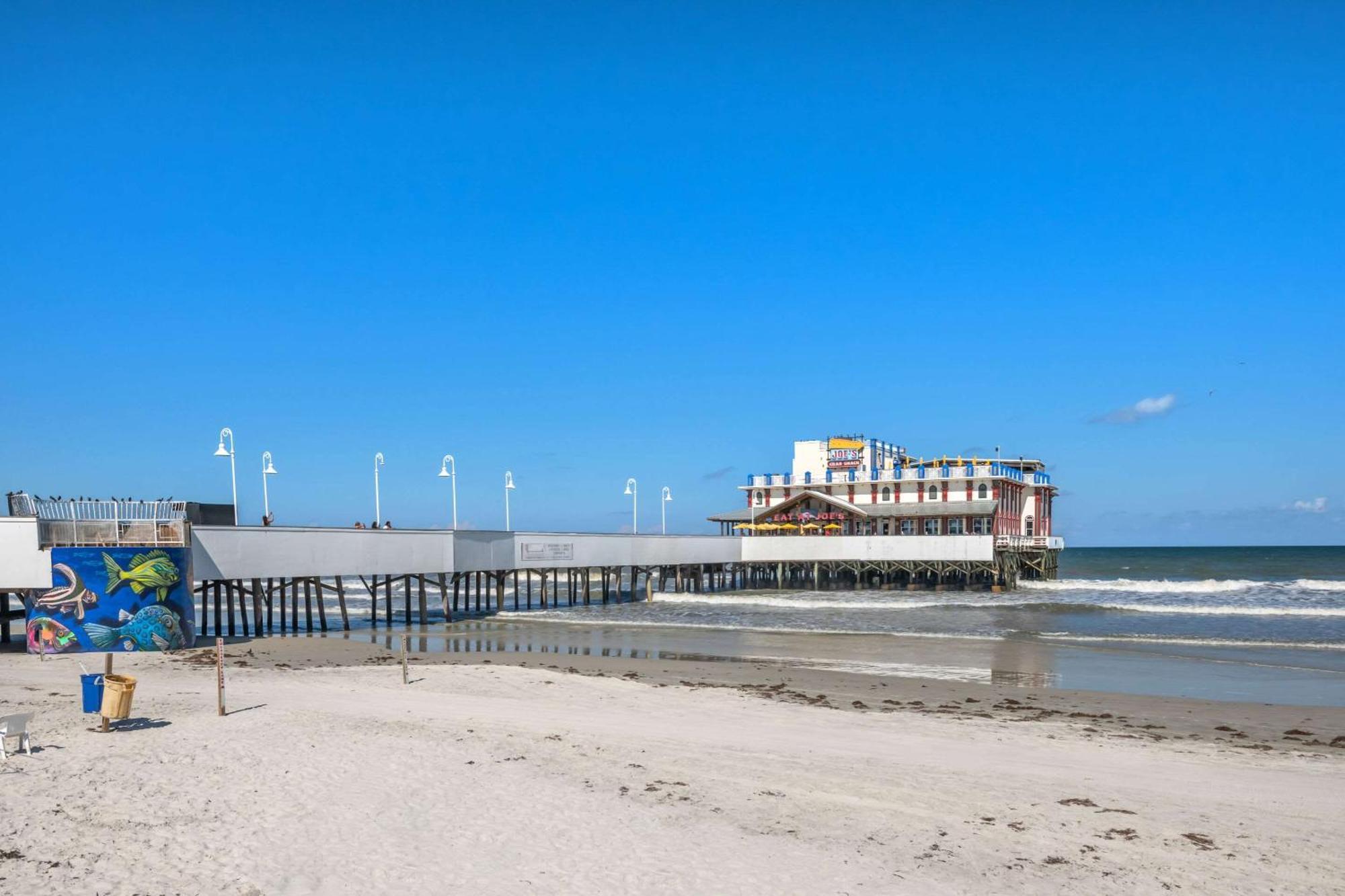 Comfort Inn & Suites Daytona Beach Oceanfront Exteriör bild
