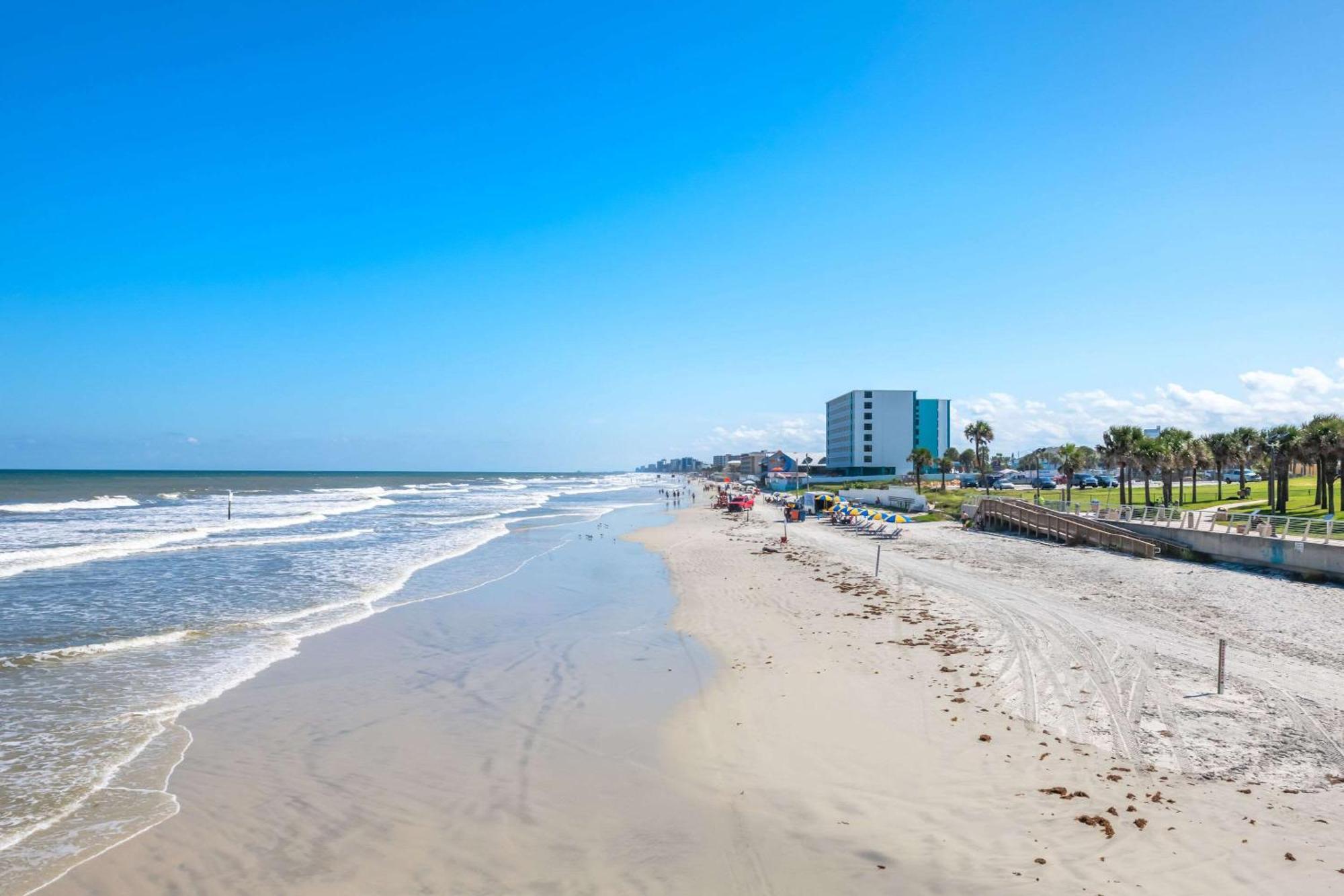 Comfort Inn & Suites Daytona Beach Oceanfront Exteriör bild