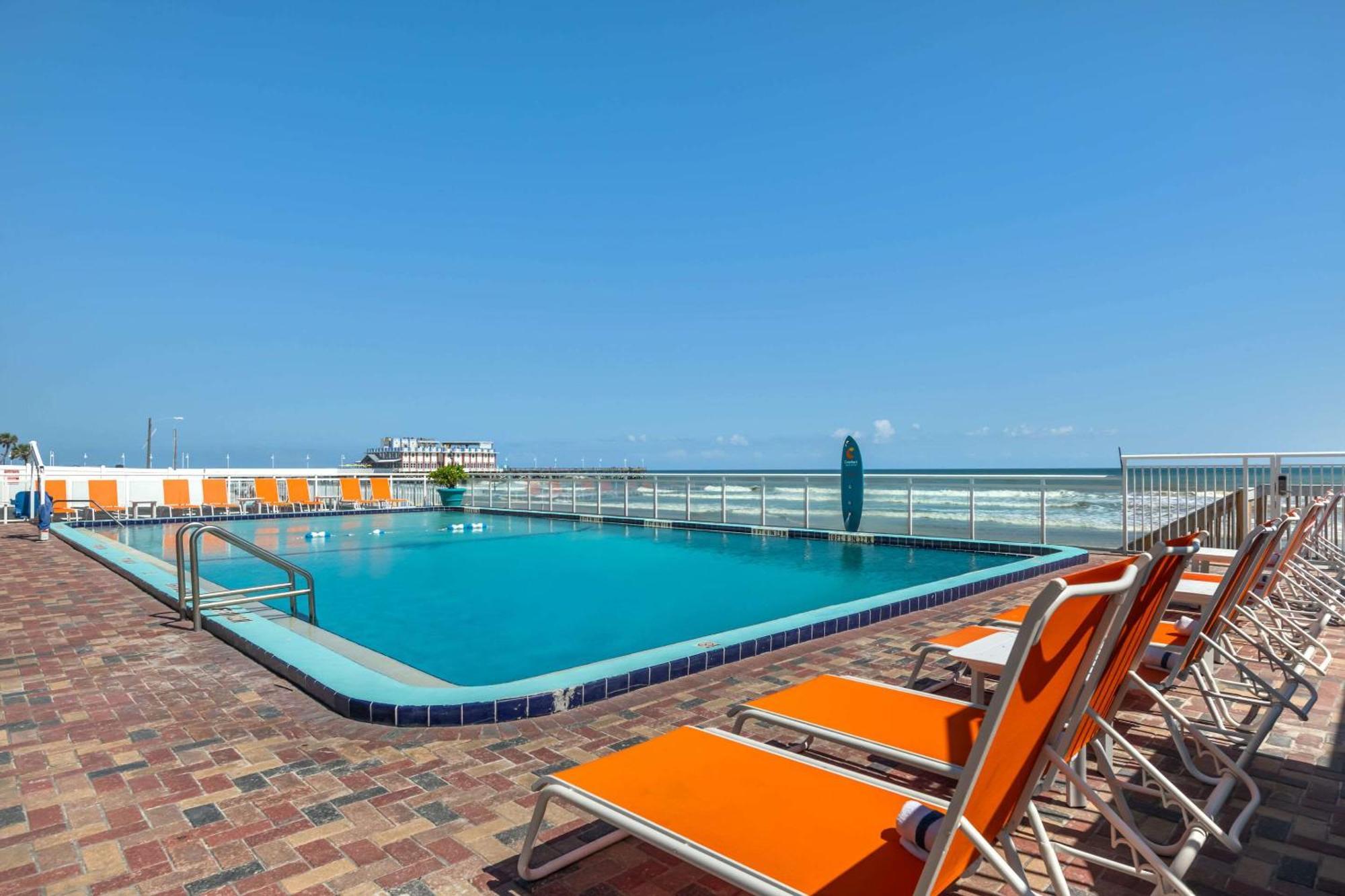 Comfort Inn & Suites Daytona Beach Oceanfront Exteriör bild