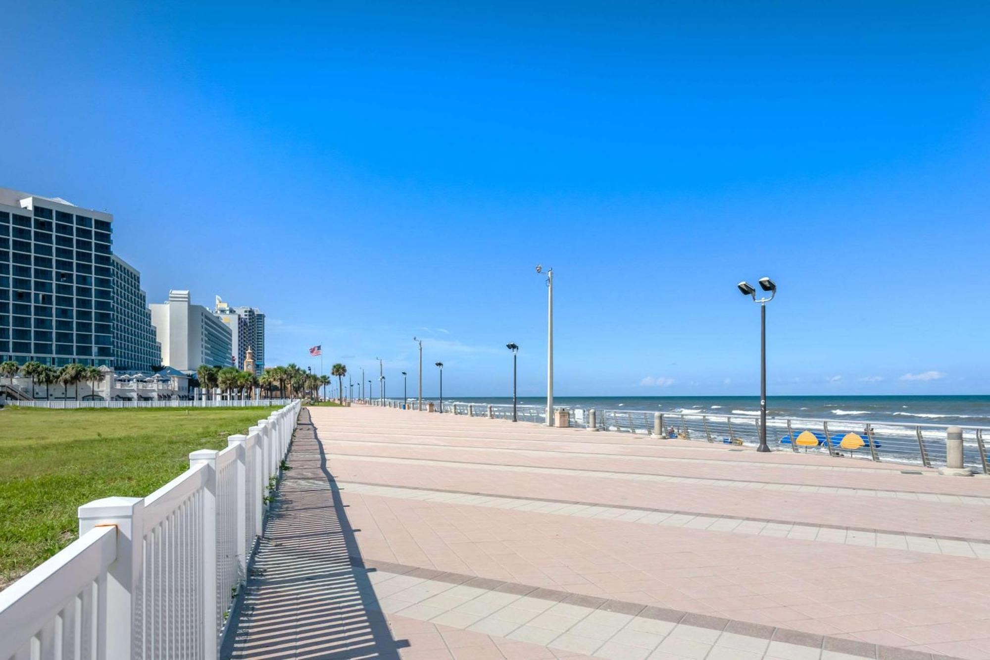 Comfort Inn & Suites Daytona Beach Oceanfront Exteriör bild