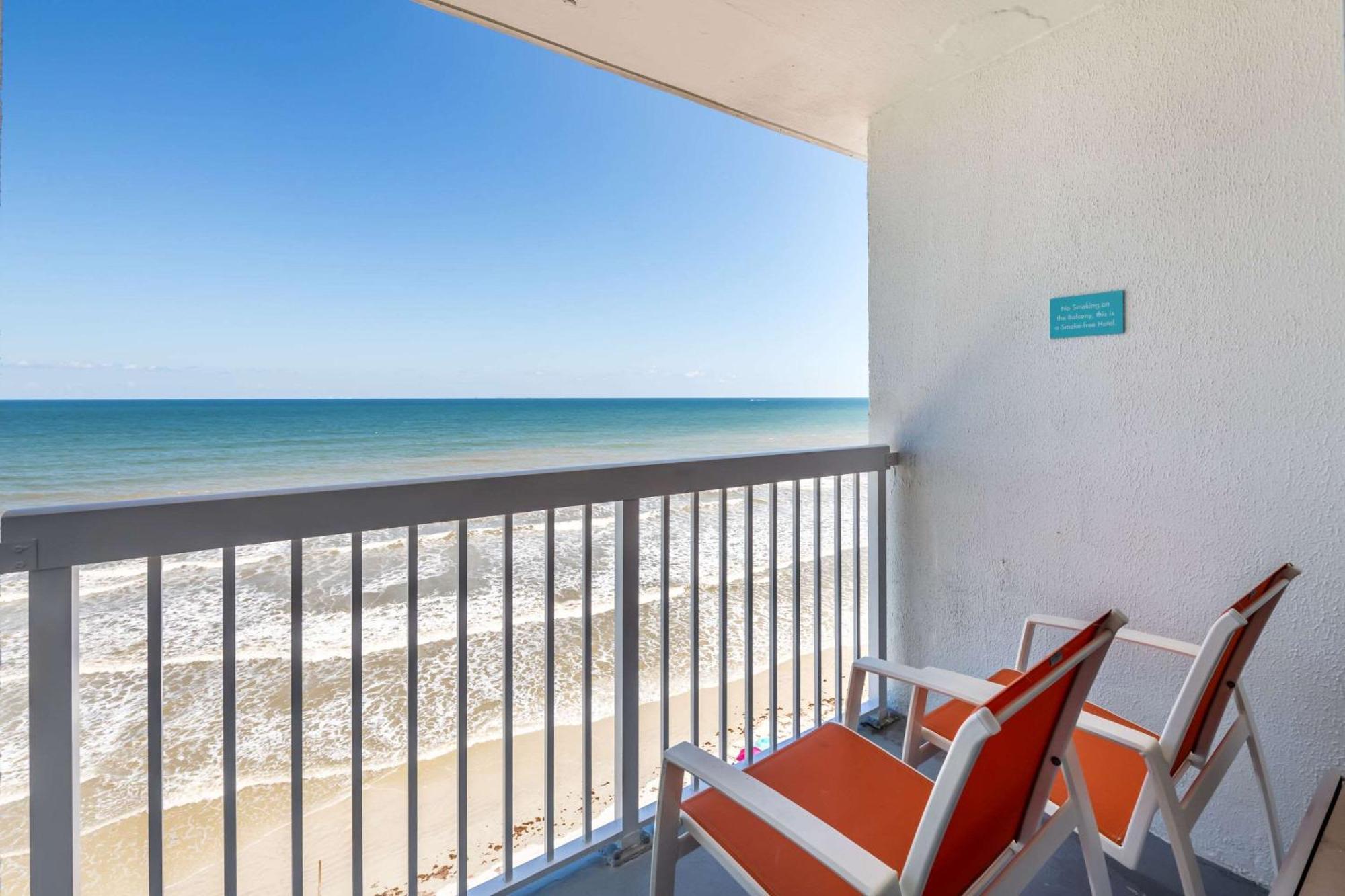 Comfort Inn & Suites Daytona Beach Oceanfront Exteriör bild