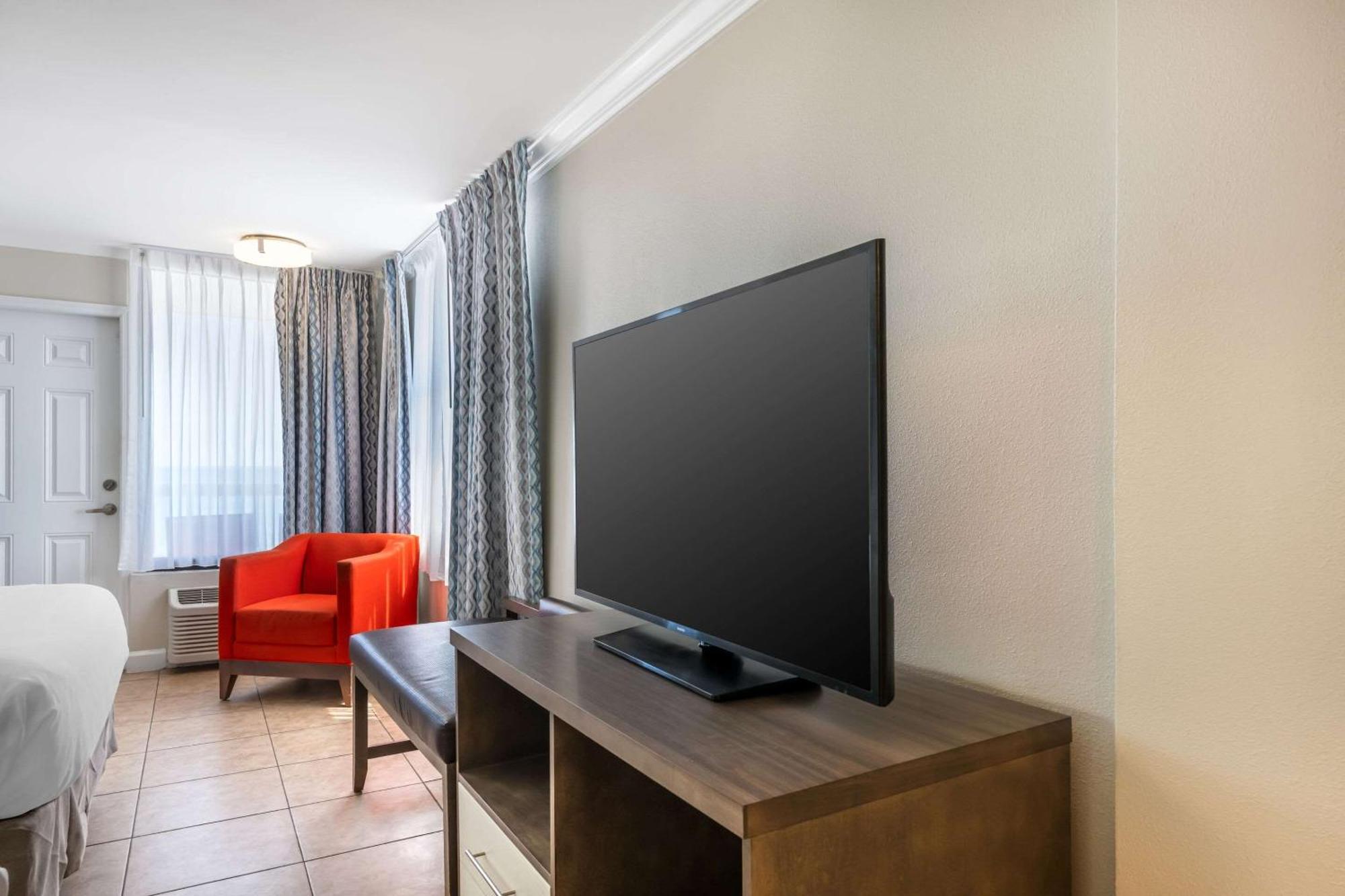 Comfort Inn & Suites Daytona Beach Oceanfront Exteriör bild